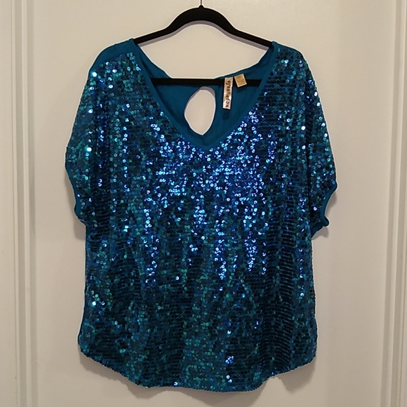 Eyeshadow Tops - Eyeshadow turquoise sequined front top